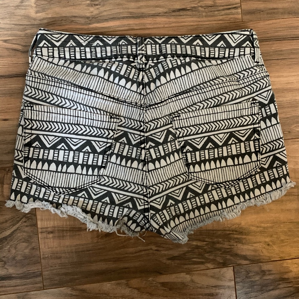 Bullhead Aztec Design High Rise Shorts - Picture 5 of 6